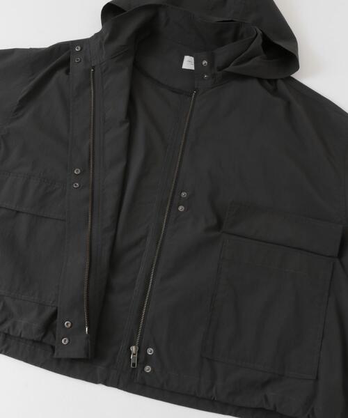 URBAN RESEARCH DOORS（アーバンリサーチドアーズ）の「ショート丈マウンテンパーカー（マウンテンパーカー・レディース・チャコールグレー/アイボリー・MEDIUM）」の10枚目の写真