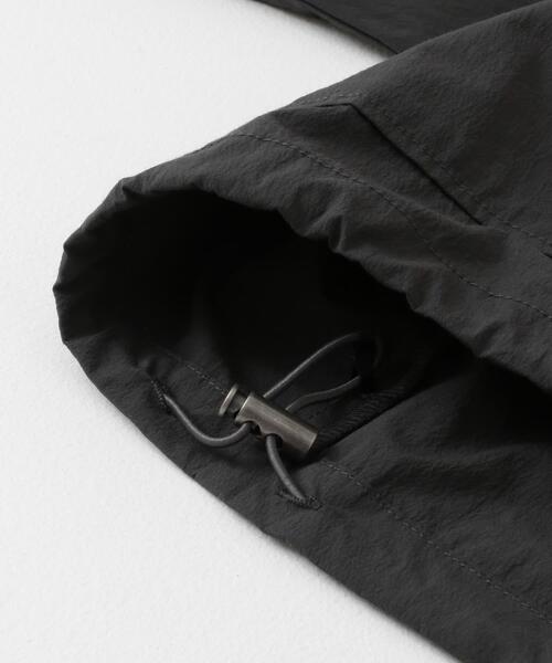 URBAN RESEARCH DOORS（アーバンリサーチドアーズ）の「ショート丈マウンテンパーカー（マウンテンパーカー・レディース・チャコールグレー/アイボリー・MEDIUM）」の8枚目の写真