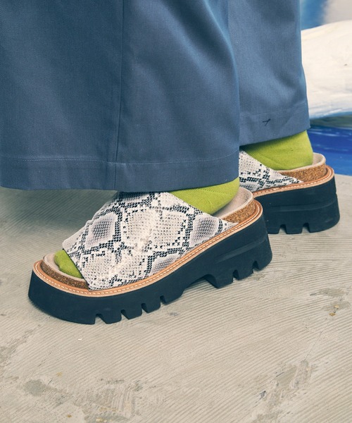 MAISON SPECIAL(メゾンスペシャル)の「《UNISEX》【SPECIAL SHOES FACTORY COLLABORATION】Cork Sole Shower Sandal Made In TOKYO/コルクソールシャワーサンダル【MAISON SPECIAL/メゾンスペシャル】(サンダル・メンズ・グレー/ブラック/ホワイト/ダークブラック・24.5/25.5/26.5/27.5/28.5)」の4枚目の写真