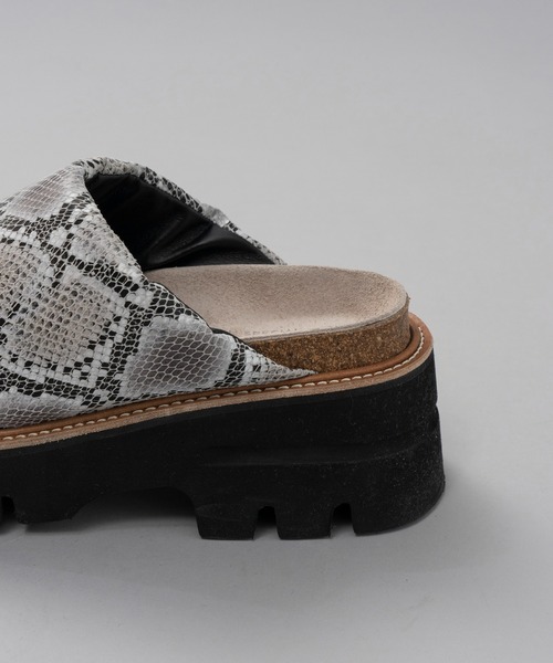 MAISON SPECIAL(メゾンスペシャル)の「《UNISEX》【SPECIAL SHOES FACTORY COLLABORATION】Cork Sole Shower Sandal Made In TOKYO/コルクソールシャワーサンダル【MAISON SPECIAL/メゾンスペシャル】(サンダル・メンズ・グレー/ブラック/ホワイト/ダークブラック・24.5/25.5/26.5/27.5/28.5)」の10枚目の写真