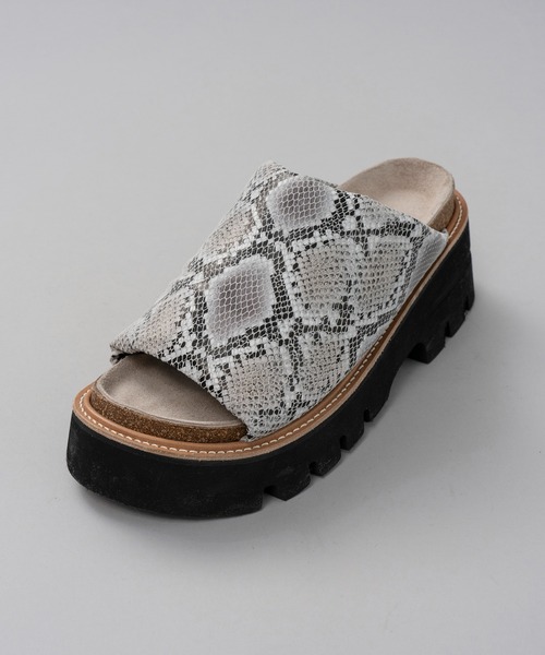 MAISON SPECIAL(メゾンスペシャル)の「《UNISEX》【SPECIAL SHOES FACTORY COLLABORATION】Cork Sole Shower Sandal Made In TOKYO/コルクソールシャワーサンダル【MAISON SPECIAL/メゾンスペシャル】(サンダル・メンズ・グレー/ブラック/ホワイト/ダークブラック・24.5/25.5/26.5/27.5/28.5)」の9枚目の写真