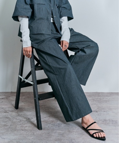 W:Huku(フーク)の「シャーリング ベイカー パンツ(その他パンツ・レディース・ネイビー系/アッシュグレー/ブラック/ホワイト系・M/L)」の4枚目の写真