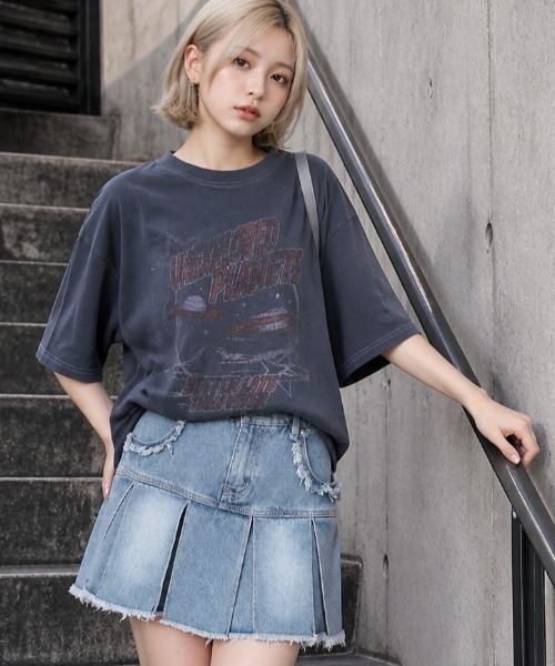 GORGE(ゴージ)の「《ピグメント加工×ヴィンテージ風ロゴ》ユニセックス ビッグTシャツ 半袖 古着風 春夏秋対応(Tシャツ/カットソー・レディース・スミクロ/ブルー/ピンク/ネイビー/レッド・F)」の2枚目の写真