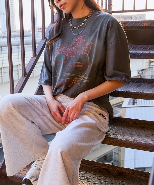GORGE（ゴージ）の「《ピグメント加工×ヴィンテージ風ロゴ》ユニセックス ビッグTシャツ 半袖 古着風 春夏秋対応（Tシャツ/カットソー・レディース・スミクロ/ブルー/ピンク・F）」の7枚目の写真