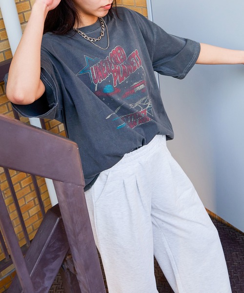 GORGE（ゴージ）の「《ピグメント加工×ヴィンテージ風ロゴ》ユニセックス ビッグTシャツ 半袖 古着風 春夏秋対応（Tシャツ/カットソー・レディース・スミクロ/ブルー/ピンク・F）」の11枚目の写真