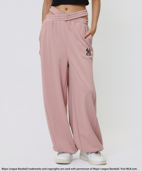 BACK TO THE FIELD(バック トゥー ザ フィールド)の「【MLB】刺しゅうロゴウエストカットバレルレッグスウェットパンツ(スウェットパンツ・レディース・ホワイト/ブラック/ブルー/グレー/ピンク・FREE)」の5枚目の写真