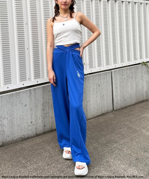 BACK TO THE FIELD(バック トゥー ザ フィールド)の「【MLB】刺しゅうロゴウエストカットバレルレッグスウェットパンツ(スウェットパンツ・レディース・ホワイト/ブラック/ブルー/グレー/ピンク・FREE)」の8枚目の写真