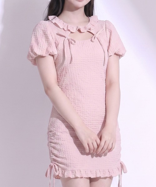 DearMyLoveRose（ディアマイラブローズ）の「オープンリボンドロストシャーリングワンピース（ワンピース・レディース・オフホワイト/ブラック/ベビーピンク・LARGE/LL/3L/MEDIUM）」の3枚目の写真