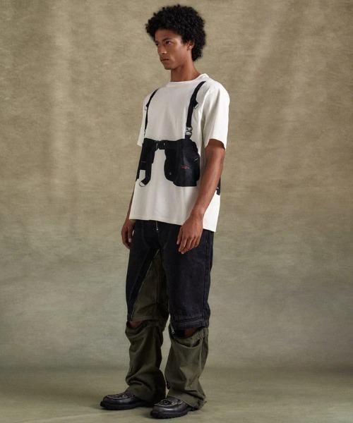 ANDERSSON BELL（アンダースンベル）の「Andersson Bell/アンダーソンベル/UNI UTILITY V TROMPE  L’OEIL T（Tシャツ/カットソー・レディース・ホワイト・M/L）」の2枚目の写真