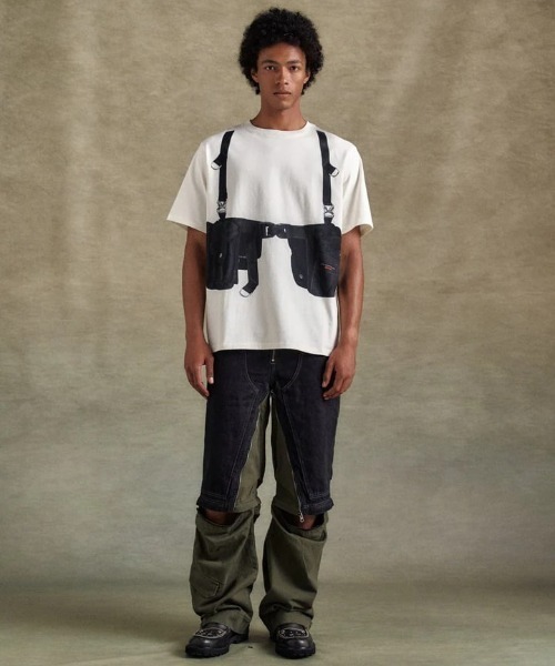 ANDERSSON BELL（アンダースンベル）の「Andersson Bell/アンダーソンベル/UNI UTILITY V TROMPE  L’OEIL T（Tシャツ/カットソー・レディース・ホワイト・M/L）」の3枚目の写真