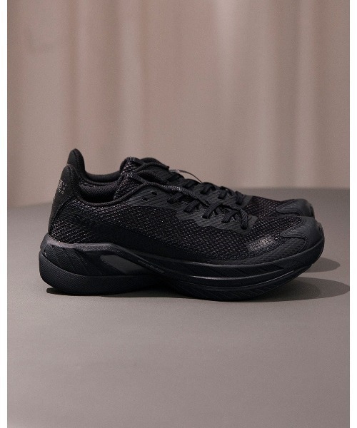 MM6 Maison Margiela ベルベットスニーカー 黒 MAISON MARGIELA ベルベット ダービーシューズ | THE OUTNET