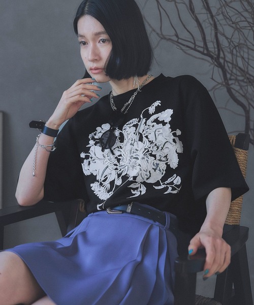 HARE（ハレ）の「レトロフラワーシシュウＴ(HARE)（Tシャツ/カットソー・レディース・ブラック系その他/ブラック/ホワイト/ホワイト系その他・FREE）」の3枚目の写真