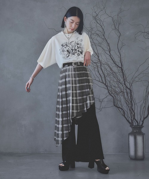 HARE（ハレ）の「レトロフラワーシシュウＴ(HARE)（Tシャツ/カットソー・レディース・ブラック系その他/ブラック/ホワイト/ホワイト系その他・FREE）」の13枚目の写真