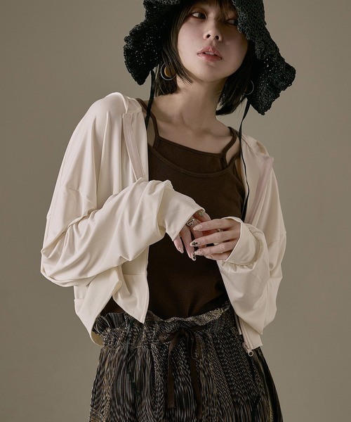 Fashion Letter(ファッションレター)の「UPF50+ 接触冷感 指穴付き クロップド丈ラッシュガードパーカー 夏服(ラッシュガード・レディース・ブルー系その他/ブラック/ベージュ/ホワイト/アイボリー・M~L/L~LL)」の5枚目の写真