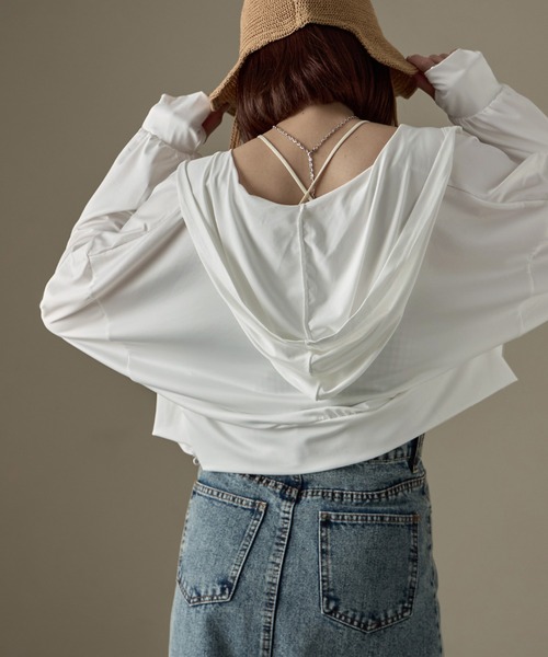 Fashion Letter（ファッションレター）の「UPF50+ 接触冷感 指穴付き クロップド丈ラッシュガードパーカー（ラッシュガード・レディース・ブルー系その他/ブラック/ベージュ/ホワイト・M～Ｌ/L～LL）」の5枚目の写真