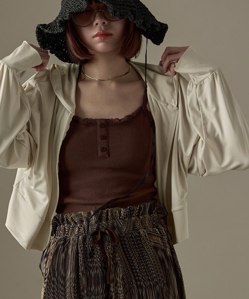 Fashion Letter（ファッションレター）の「UPF50+ 接触冷感 指穴付き クロップド丈ラッシュガードパーカー（ラッシュガード・レディース・ブルー系その他/ブラック/ベージュ/ホワイト・M～Ｌ/L～LL）」の8枚目の写真