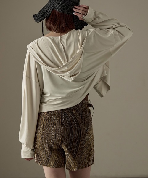 Fashion Letter（ファッションレター）の「UPF50+ 接触冷感 指穴付き クロップド丈ラッシュガードパーカー（ラッシュガード・レディース・ブルー系その他/ブラック/ベージュ/ホワイト・M～Ｌ/L～LL）」の11枚目の写真