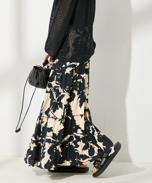 journal standard L'essage(ジャーナルスタンダードレサージュ)の「《追加》《別注》【LUSANA / ルサーナ】RUFFLE TIRED MAXI SKIRT:スカート(スカート・レディース・オートミール/ブラック系その他・SMALL)」の2枚目の写真