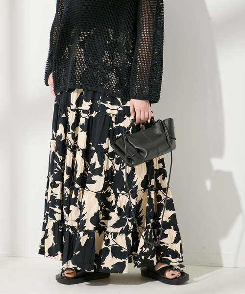 journal standard L'essage(ジャーナルスタンダードレサージュ)の「《追加》《別注》【LUSANA / ルサーナ】RUFFLE TIRED MAXI SKIRT:スカート(スカート・レディース・オートミール/ブラック系その他・SMALL)」の4枚目の写真