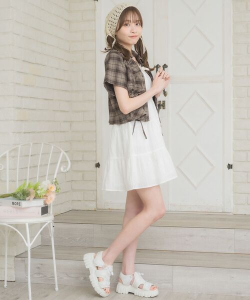 ems excite（エムズエキサイト）の「バラモチーフ付ミニキャミOP（ワンピース・レディース・イエロー/ホワイト/ブラック・FREE）」の18枚目の写真