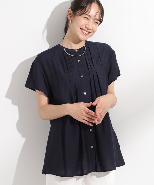DRESKIP(ドレスキップ)の「【S-LL/ひんやり】インせず決まる タックプリーツシャツ(シャツ/ブラウス・レディース・ブルー/ネイビー/オフホワイト・01/02/04/03)」の2枚目の写真