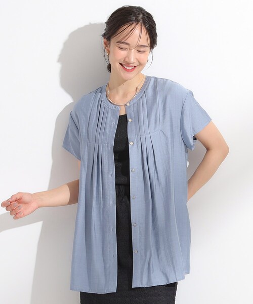 DRESKIP(ドレスキップ)の「【S-LL/ひんやり】インせず決まる タックプリーツシャツ(シャツ/ブラウス・レディース・ブルー/ネイビー/オフホワイト・01/02/04/03)」の4枚目の写真