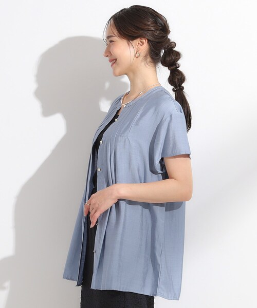 DRESKIP(ドレスキップ)の「【S-LL/ひんやり】インせず決まる タックプリーツシャツ(シャツ/ブラウス・レディース・ブルー/ネイビー/オフホワイト・01/02/04/03)」の5枚目の写真