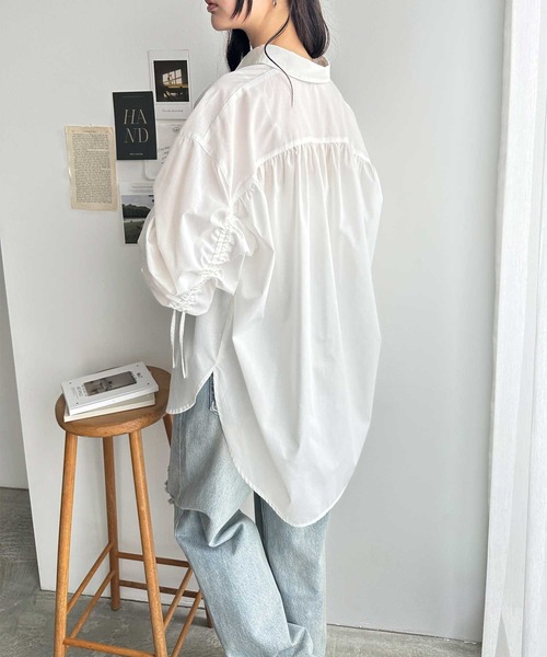 GeeRA（ジーラ）の「バックギャザー＆リボンデザインオーバーサイズシャツ（シャツ/ブラウス・レディース・オフホワイト/ブルー・MEDIUM/LARGE）」の14枚目の写真