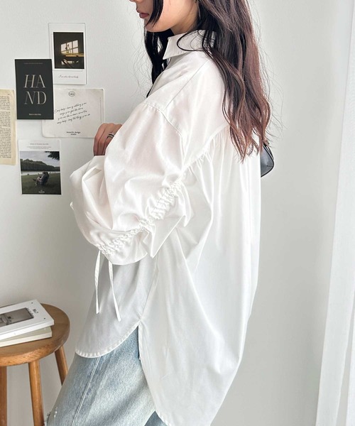 GeeRA（ジーラ）の「バックギャザー＆リボンデザインオーバーサイズシャツ（シャツ/ブラウス・レディース・オフホワイト/ブルー・MEDIUM/LARGE）」の12枚目の写真