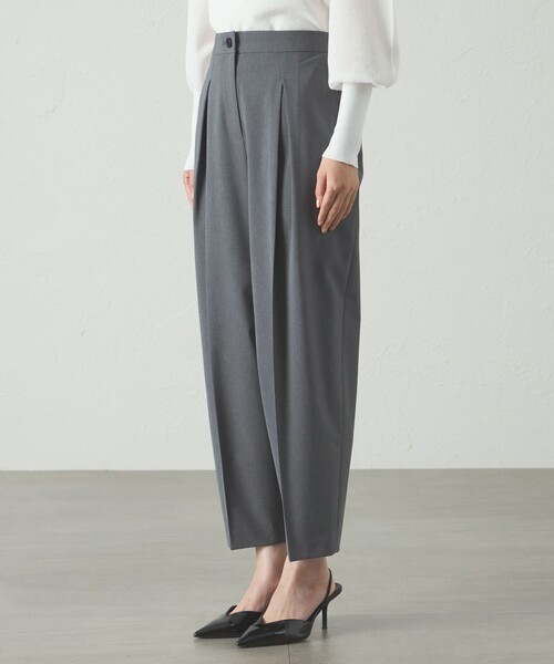 CAST:(キャストコロン)の「【着用シワ軽減/セットアップ対応】タックフォルムパンツ(スラックス・レディース・ネイビー/グレー系その他2・S/L/M)」の6枚目の写真
