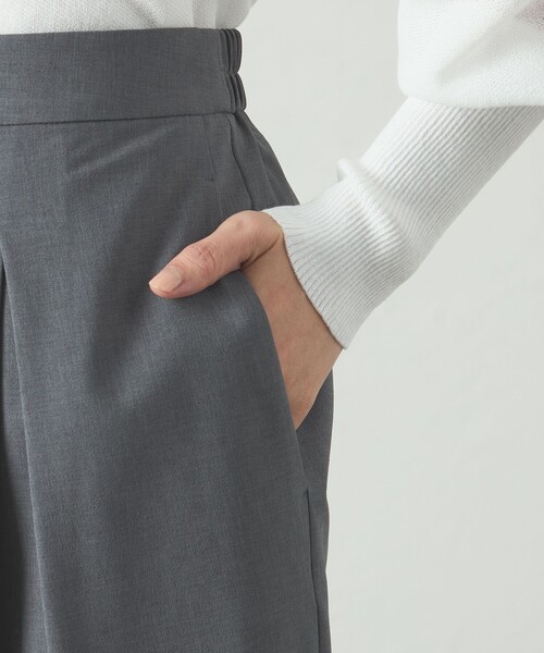 CAST:(キャストコロン)の「【着用シワ軽減/セットアップ対応】タックフォルムパンツ(スラックス・レディース・ネイビー/グレー系その他2・S/L/M)」の8枚目の写真