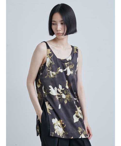 サテンレイヤード花柄ノースリTOPS