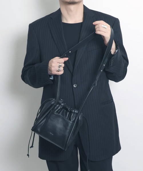 YArKA（ヤーカ）の「【YArKA/ヤーカ】real leather square bottom drawstring 2way bag [wam6] / 四角底巾着2wayバッグ（ハンドバッグ・メンズ・ブラック・FREE）」の5枚目の写真