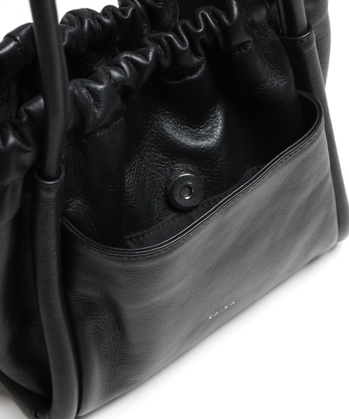 YArKA（ヤーカ）の「【YArKA/ヤーカ】real leather square bottom drawstring 2way bag [wam6] / 四角底巾着2wayバッグ（ハンドバッグ・メンズ・ブラック・FREE）」の9枚目の写真