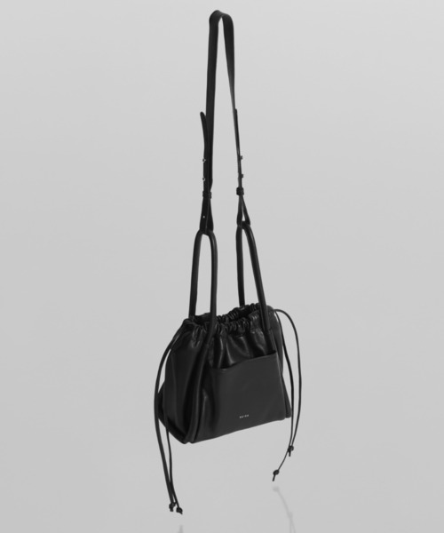 YArKA（ヤーカ）の「【YArKA/ヤーカ】real leather square bottom drawstring 2way bag [wam6] / 四角底巾着2wayバッグ（ハンドバッグ・メンズ・ブラック・FREE）」の13枚目の写真