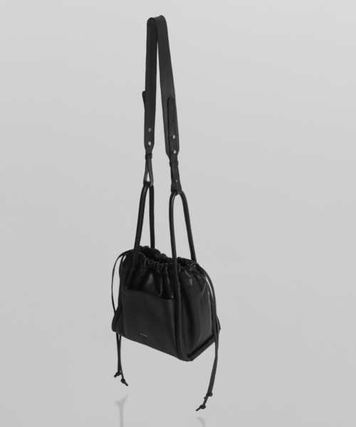 YArKA（ヤーカ）の「【YArKA/ヤーカ】real leather square bottom drawstring 2way bag [wam6] / 四角底巾着2wayバッグ（ハンドバッグ・メンズ・ブラック・FREE）」の14枚目の写真