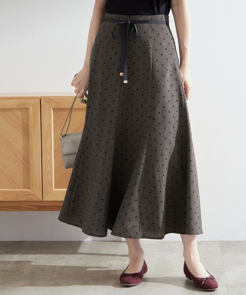 grove（グローブ）の「ドットで華やぐ　軽やかマーメイドスカート（スカート・レディース・チャコール/ベージュ系/ダークグリーン・01/02/03/04/05）」の2枚目の写真
