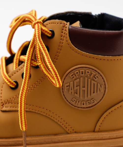 URBAN CHERRY（アーバンチェリー）の「ハイカットトレッキングスニーカー（ブーツ・キッズ・ブラック/ブラウン・21.5cm/20.5cm/20.0cm/19.5cm/19.0cm/18.5cm）」の9枚目の写真