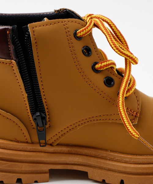 URBAN CHERRY（アーバンチェリー）の「ハイカットトレッキングスニーカー（ブーツ・キッズ・ブラック/ブラウン・21.5cm/20.5cm/20.0cm/19.5cm/19.0cm/18.5cm）」の11枚目の写真