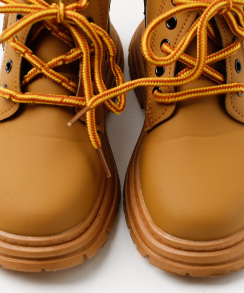 URBAN CHERRY（アーバンチェリー）の「ハイカットトレッキングスニーカー（ブーツ・キッズ・ブラック/ブラウン・21.5cm/20.5cm/20.0cm/19.5cm/19.0cm/18.5cm）」の12枚目の写真