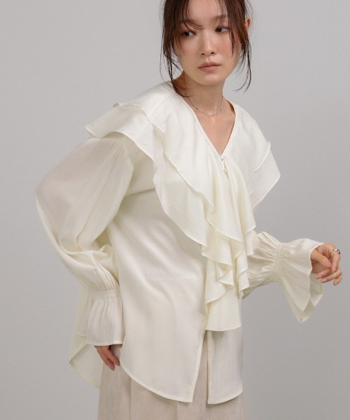 Bab（バブ）の「ダブルラッフルカラーブラウス（シャツ/ブラウス・レディース・ブラック/アイボリー/オフホワイト・M）」の11枚目の写真