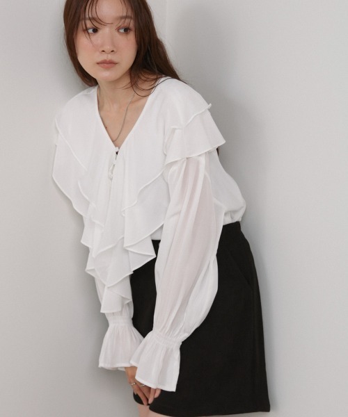 Bab（バブ）の「ダブルラッフルカラーブラウス（シャツ/ブラウス・レディース・ブラック/アイボリー/オフホワイト・M）」の21枚目の写真