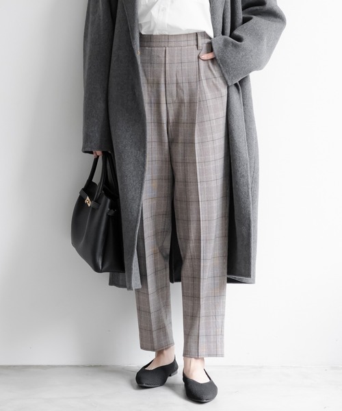 Elura（エルーラ）の「スリムウォームテーパードパンツ＜低身長サイズあり＞/591844（スラックス・レディース・ベージュ/ブラック/チャコールグレー/ライトグレー/ブラック×ホワイト・LARGE/MEDIUM/FREE(S)）」の3枚目の写真