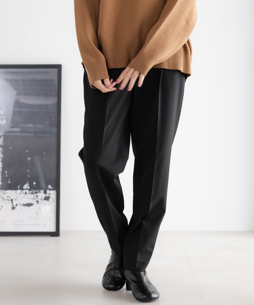 Elura（エルーラ）の「スリムウォームテーパードパンツ＜低身長サイズあり＞/591844（スラックス・レディース・ベージュ/ブラック/チャコールグレー/ライトグレー/ブラック×ホワイト・LARGE/MEDIUM/FREE(S)）」の2枚目の写真