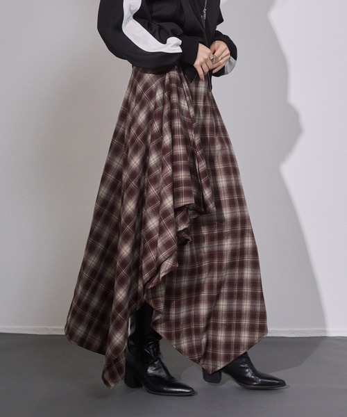 ENVYM（アンビー）の「アシメチェック ドレープスカート（スカート・レディース・ブラウン/ブラック・FREE）」の4枚目の写真