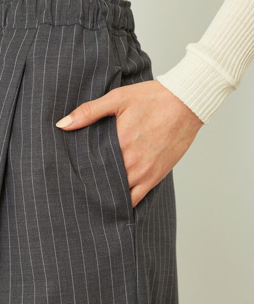MACKINTOSH PHILOSOPHY（ﾏｯｷﾝﾄｯｼｭ ﾌｨﾛｿﾌｨｰ）の「GREY LABEL ウールストライプイージーパンツ（その他パンツ・レディース・チャコールグレー/ネイビー・2/6）」の6枚目の写真