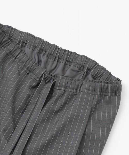 MACKINTOSH PHILOSOPHY（ﾏｯｷﾝﾄｯｼｭ ﾌｨﾛｿﾌｨｰ）の「GREY LABEL ウールストライプイージーパンツ（その他パンツ・レディース・チャコールグレー/ネイビー・2/6）」の5枚目の写真