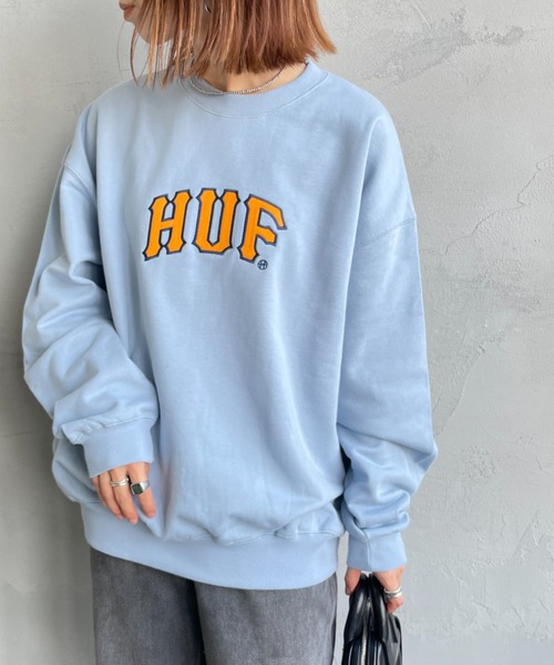 HUF（ハフ）の「[HUF/ハフ] ARCH APPLIQUE ブランドロゴ クルーネック