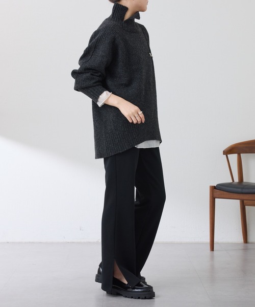 COLLAGE GALLARDAGALANTE（コラージュガリャルダガランテ）の「スリットタートルニット（ニット/セーター・レディース・チャコールグレー/ベージュ/イエロー・FREE）」の11枚目の写真