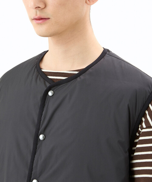 ORCIVAL（オーシバル）の「ORCIVAL | ポリエステルタフタ インナーダウン ベスト MEN（ダウンベスト・メンズ・ブラック/ダークネイビー/グリーン・4/5）」の6枚目の写真